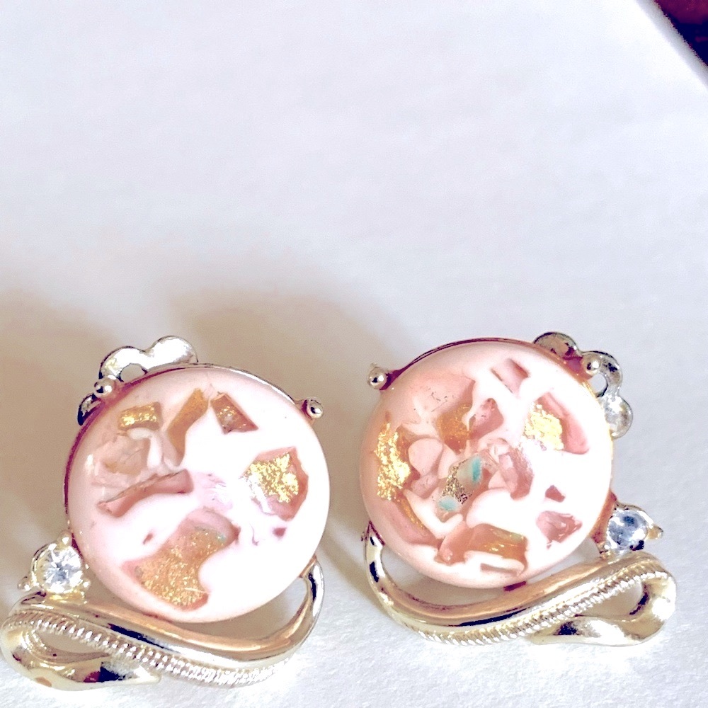 Vintage Mid-Century Coro Moonglow Confetti Milky Pink Flower Clip Earrin…